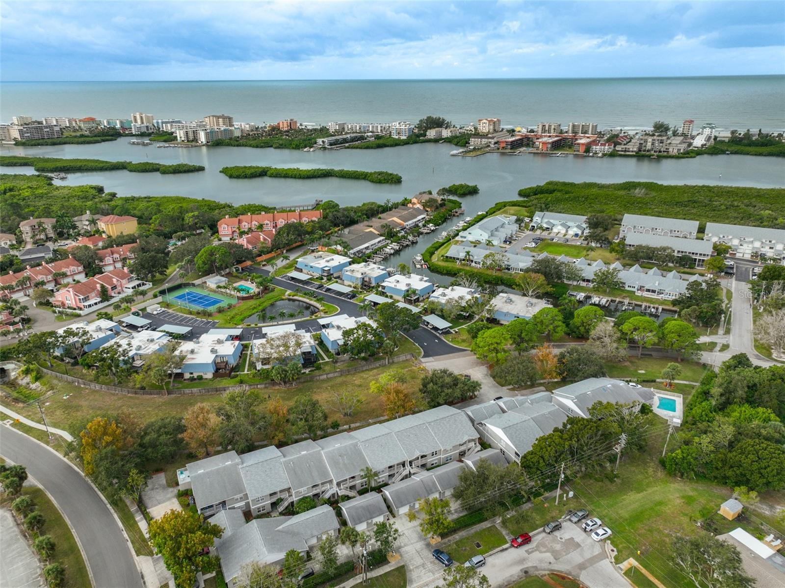 BAY POINTE VILLAS CONDO - Residential