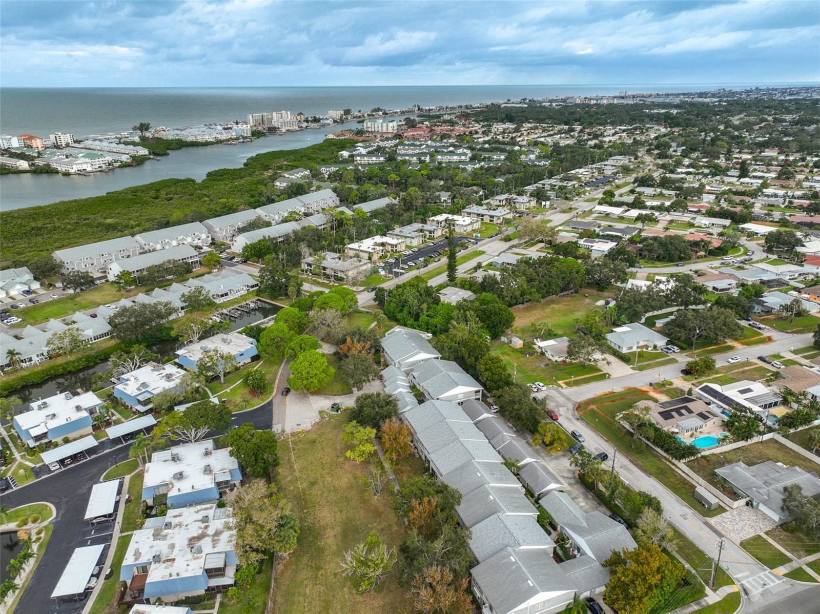BAY POINTE VILLAS CONDO - Residential