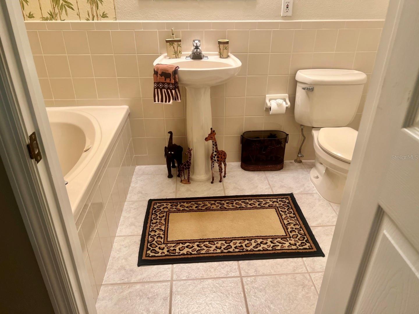 BAY POINTE VILLAS CONDO - Residential