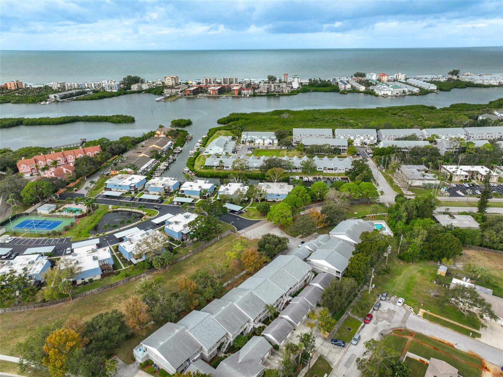 BAY POINTE VILLAS CONDO - Residential