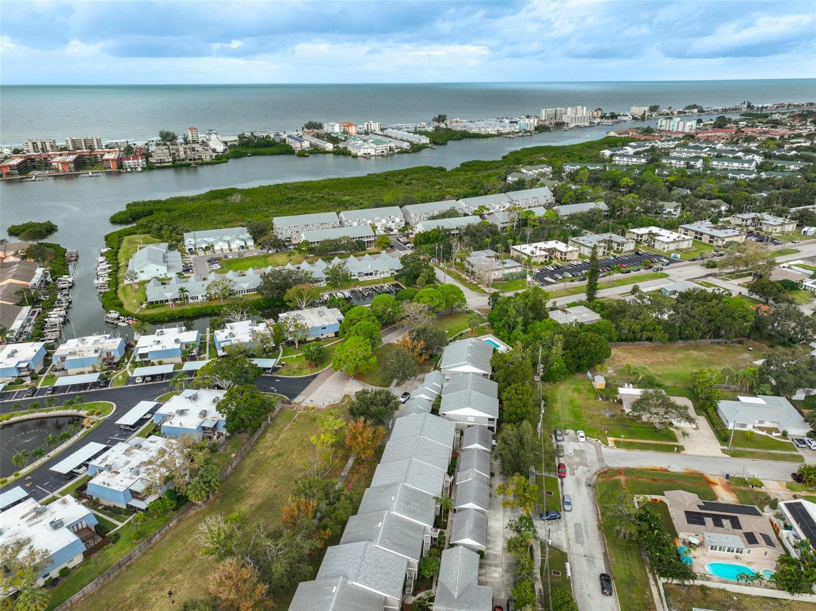 BAY POINTE VILLAS CONDO - Residential