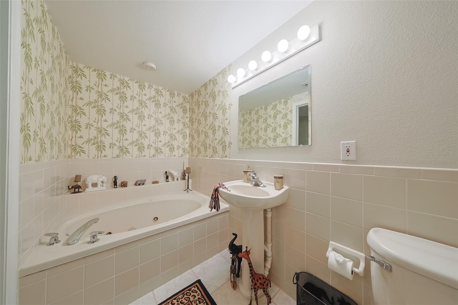 BAY POINTE VILLAS CONDO - Residential