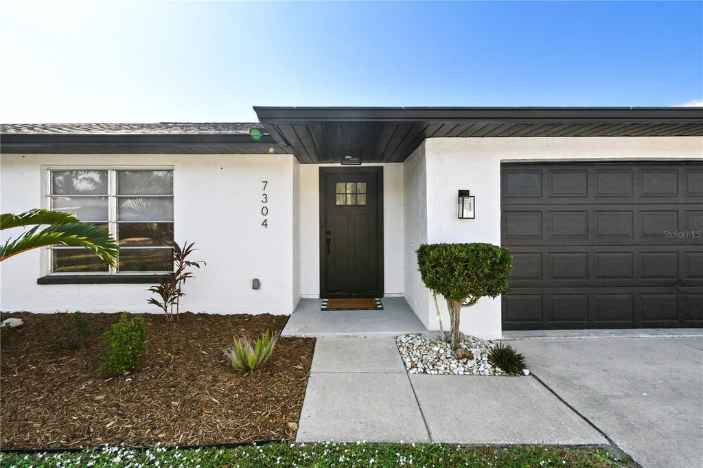 34243 - Sarasota community | Sarasota Real Estate 8 Photo of 7304 Claries Drive, Sarasota, FL 34243 (MLS # A4669867)