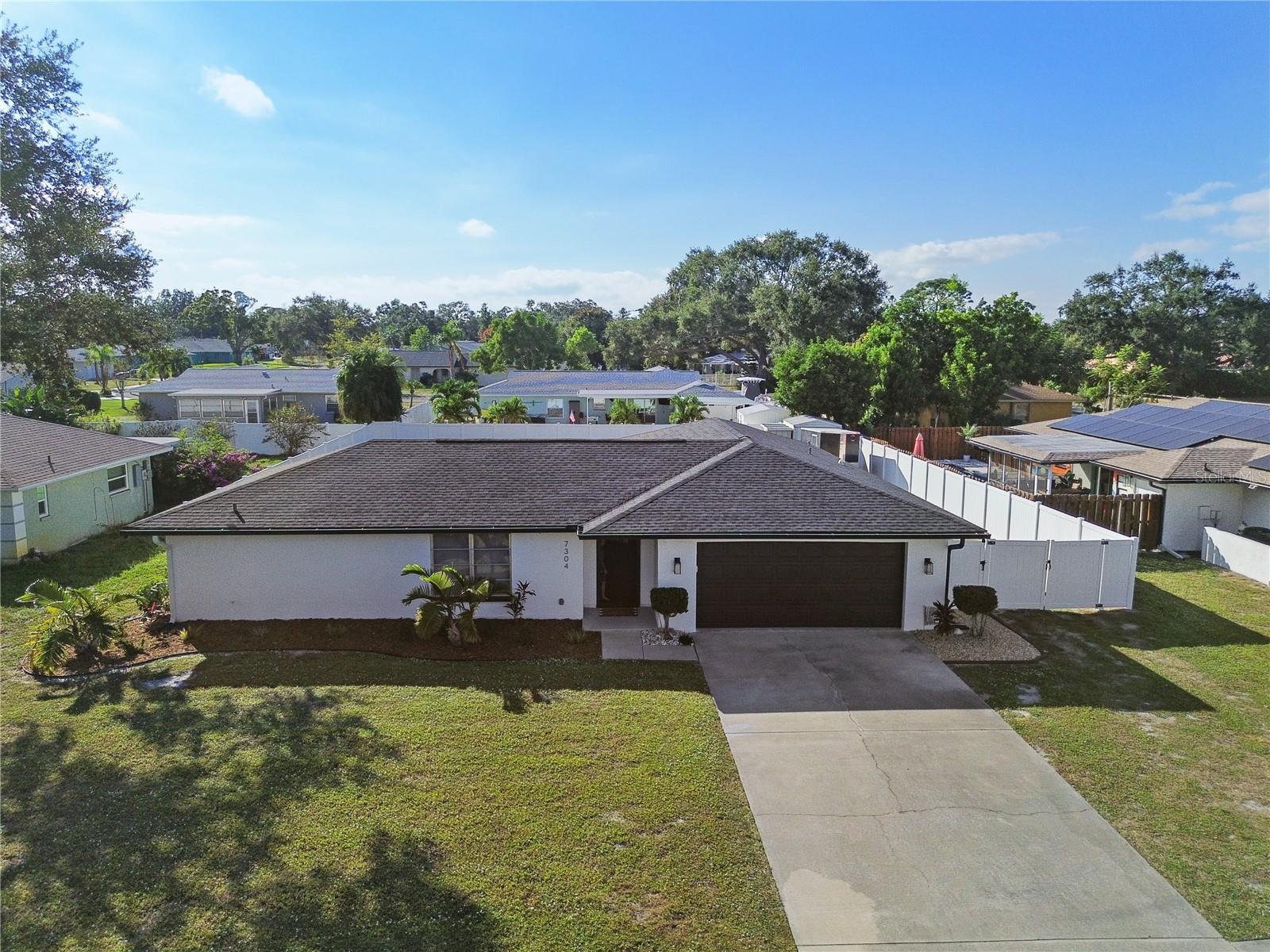 Casas a venda 1 - Jen Dantas 7304 CLARIES DRIVE