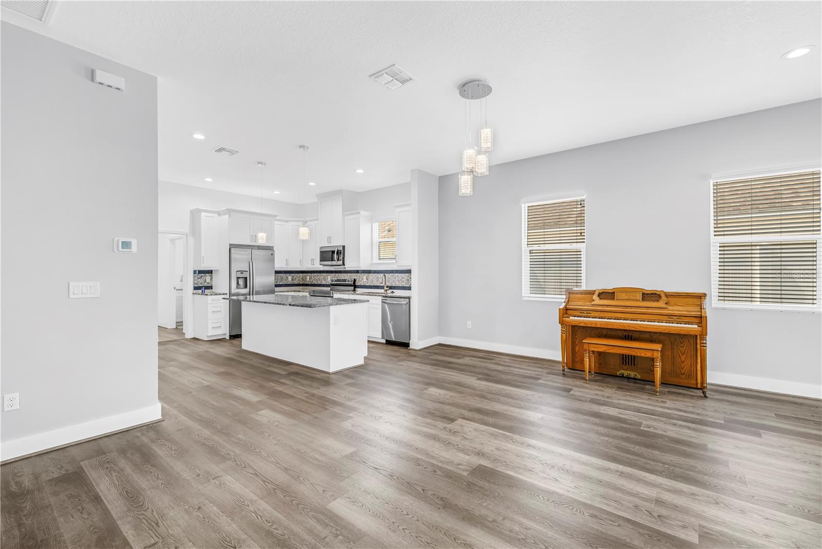 HIGHLAND GROVES - Residential