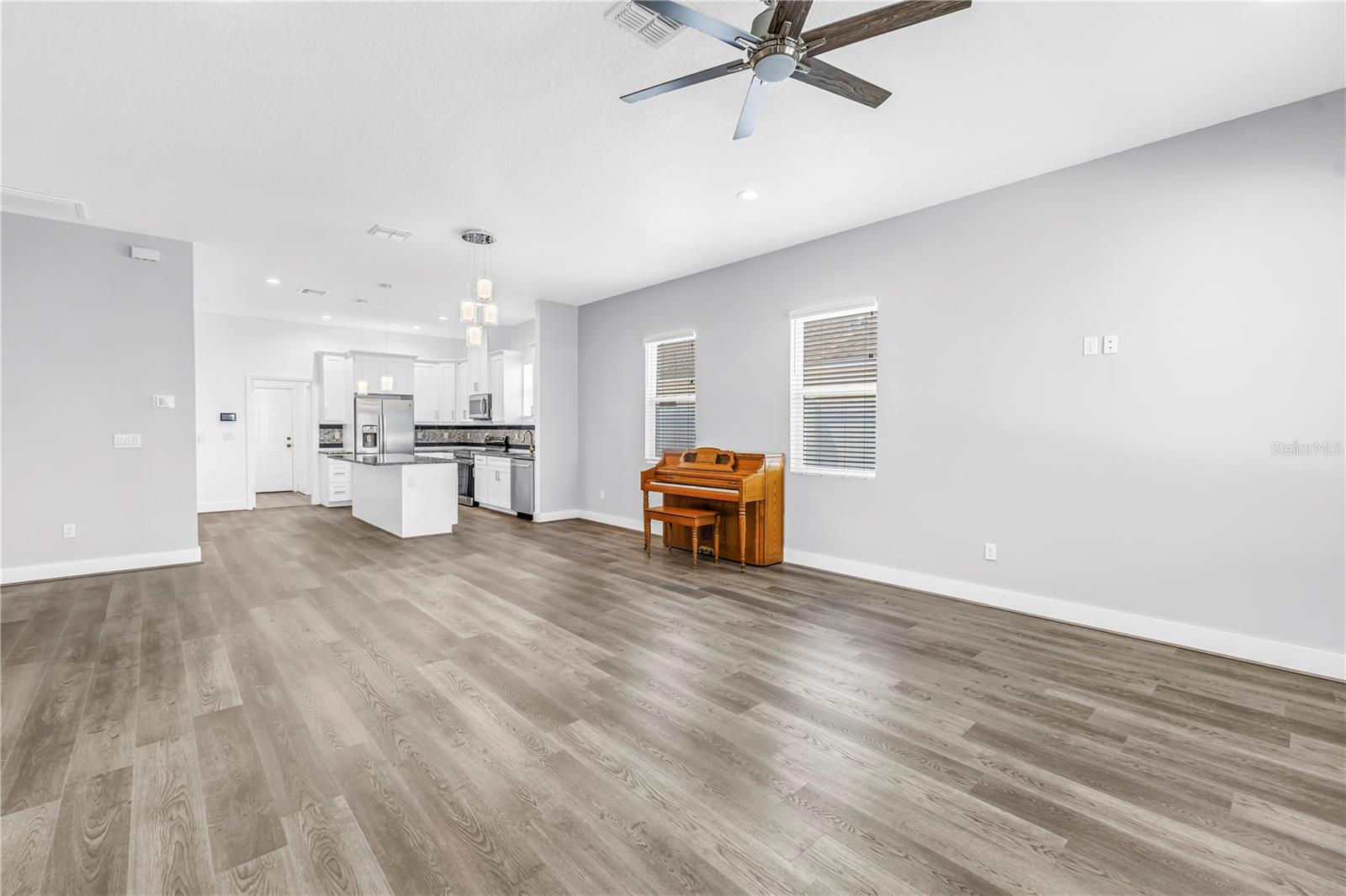 HIGHLAND GROVES - Residential