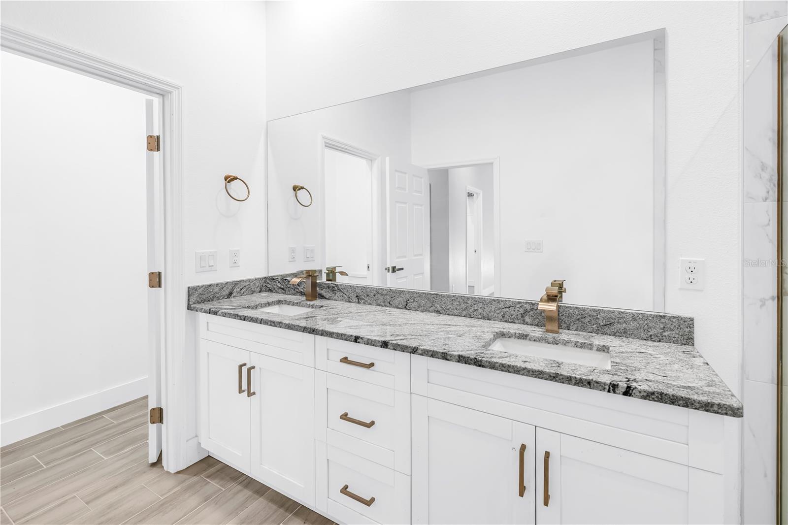 HIGHLAND GROVES - Residential