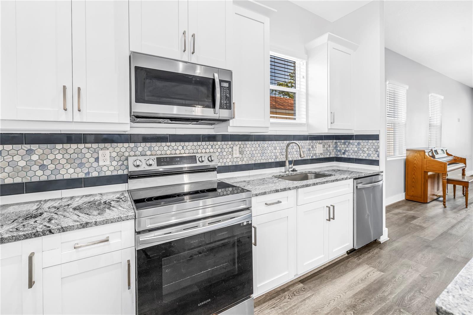 HIGHLAND GROVES - Residential