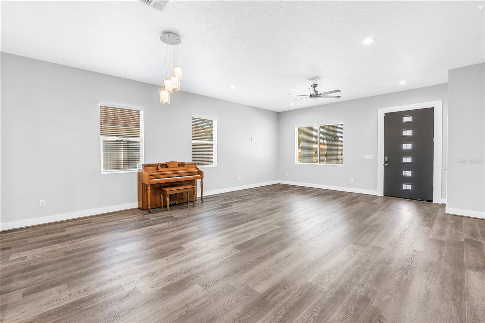 HIGHLAND GROVES - Residential