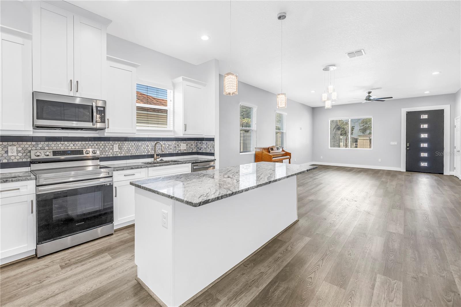 HIGHLAND GROVES - Residential