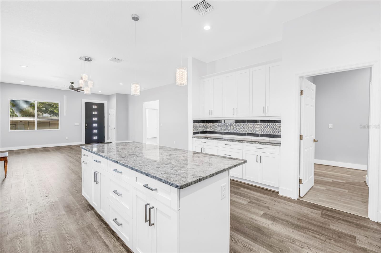 HIGHLAND GROVES - Residential