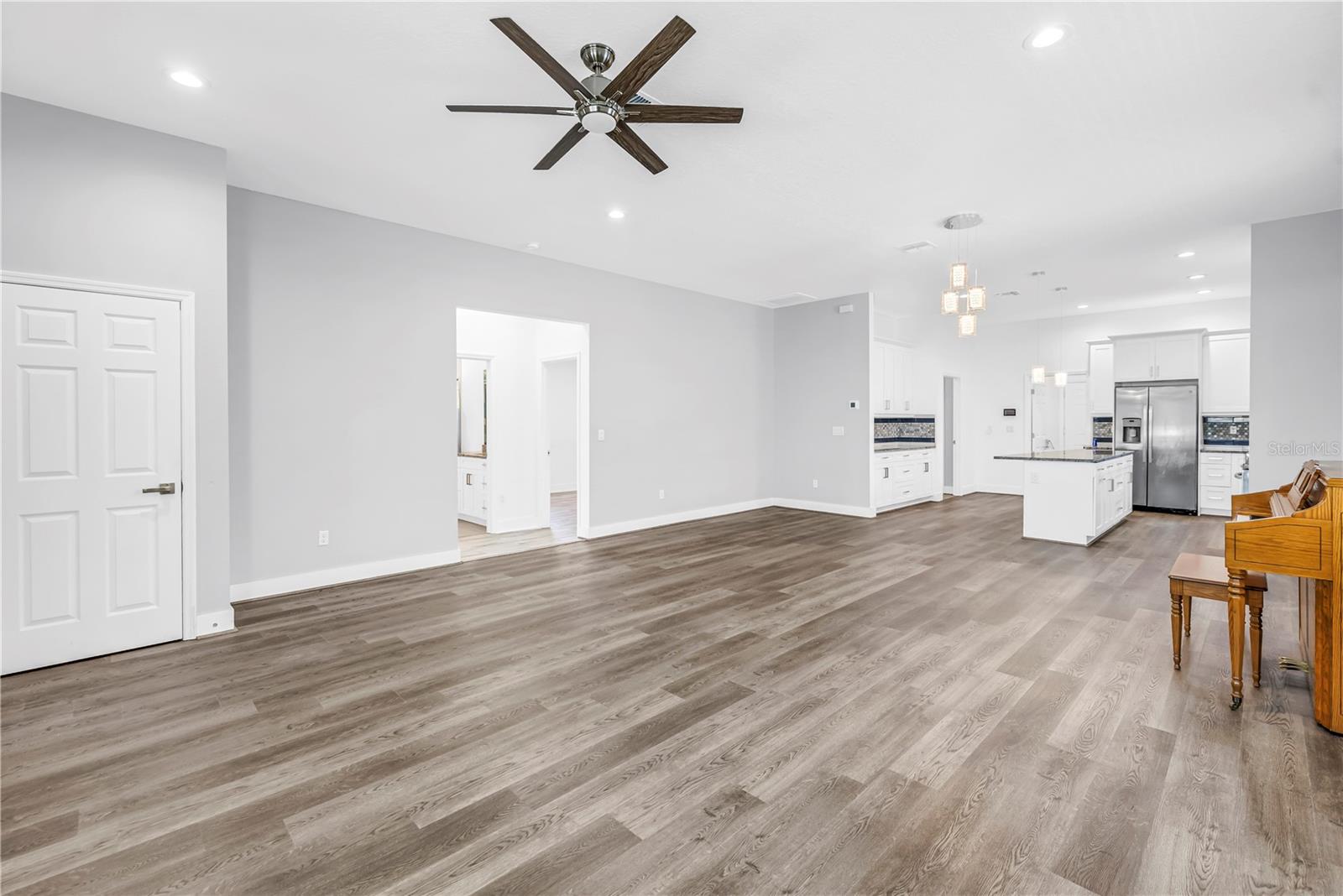 HIGHLAND GROVES - Residential