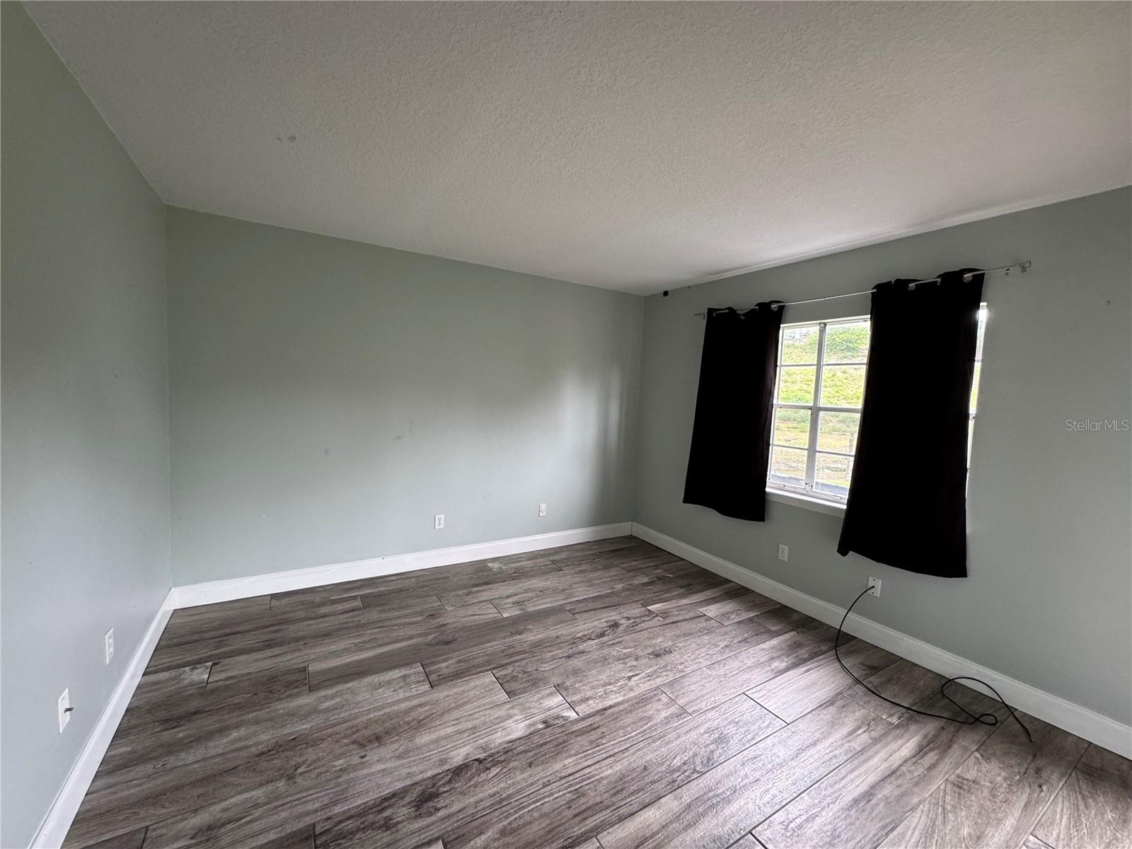 RIVERSIDE CONDO DEBARY - Residential