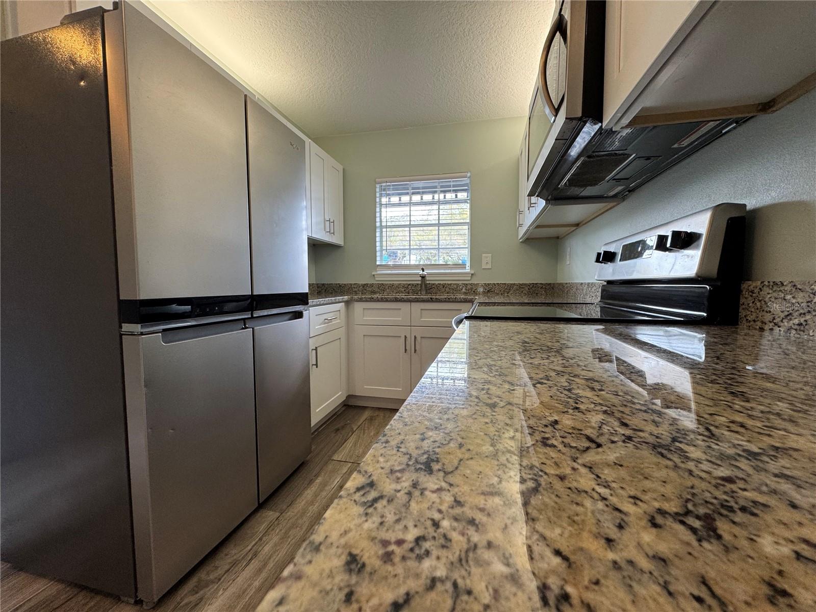 RIVERSIDE CONDO DEBARY - Residential