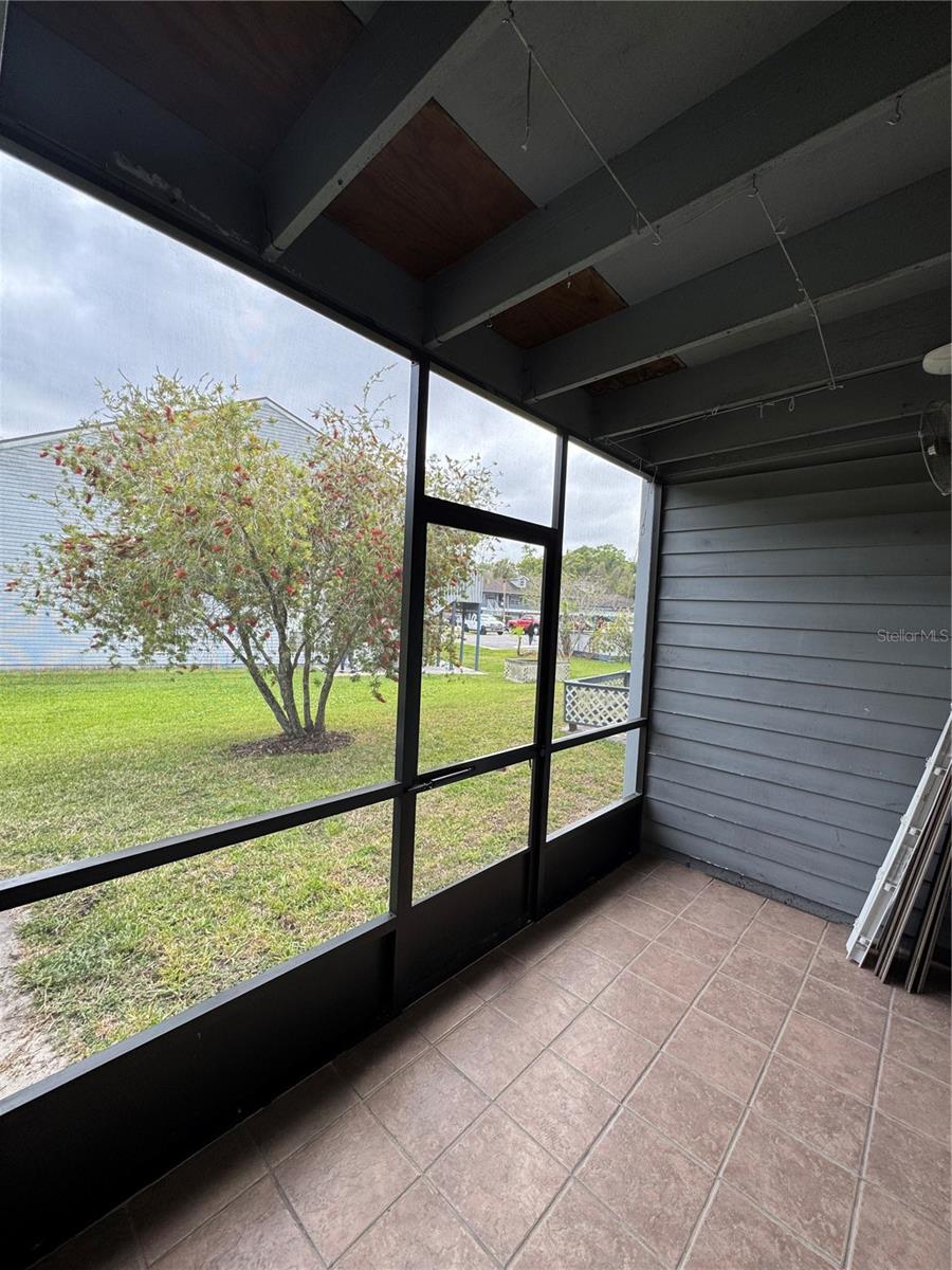 RIVERSIDE CONDO DEBARY - Residential