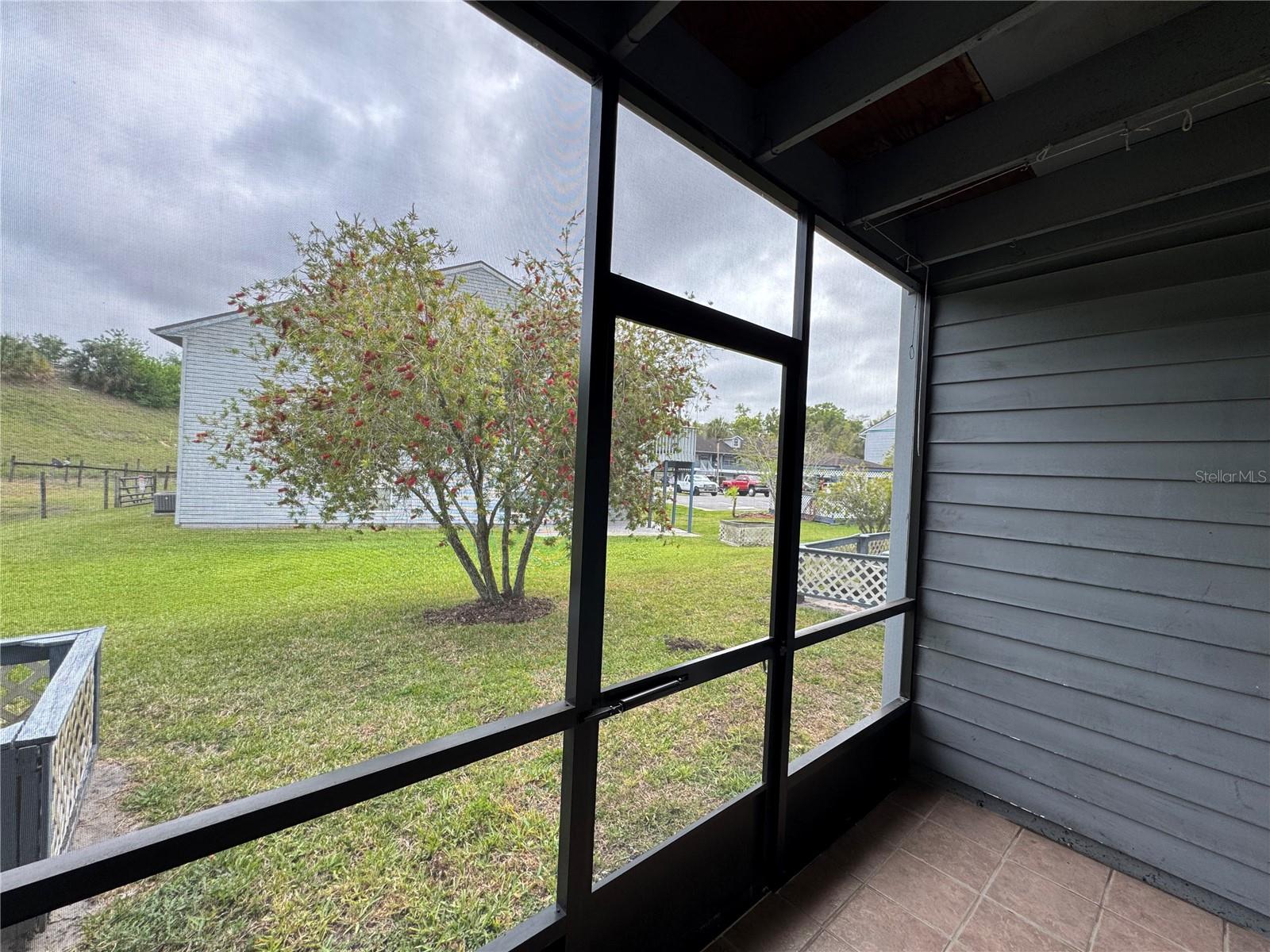 RIVERSIDE CONDO DEBARY - Residential