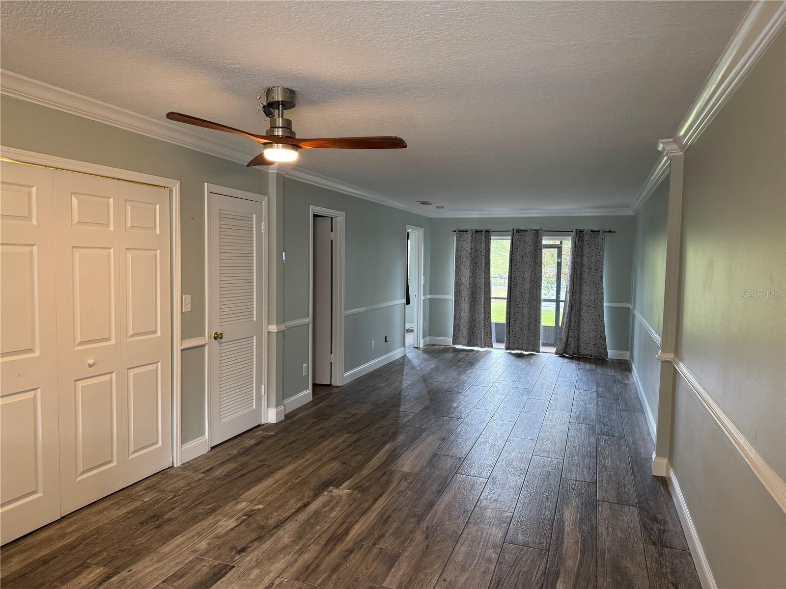 RIVERSIDE CONDO DEBARY - Residential