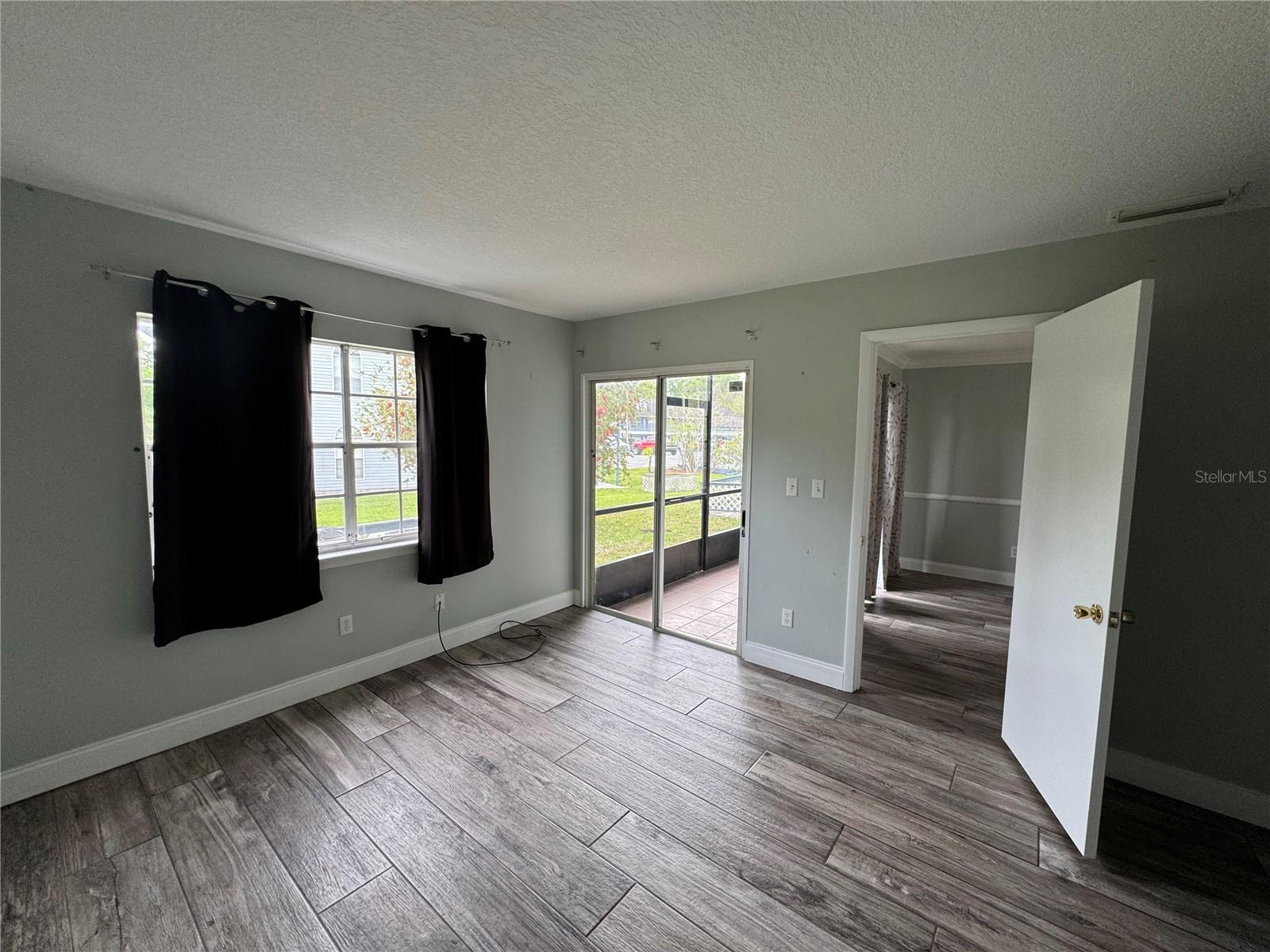 RIVERSIDE CONDO DEBARY - Residential