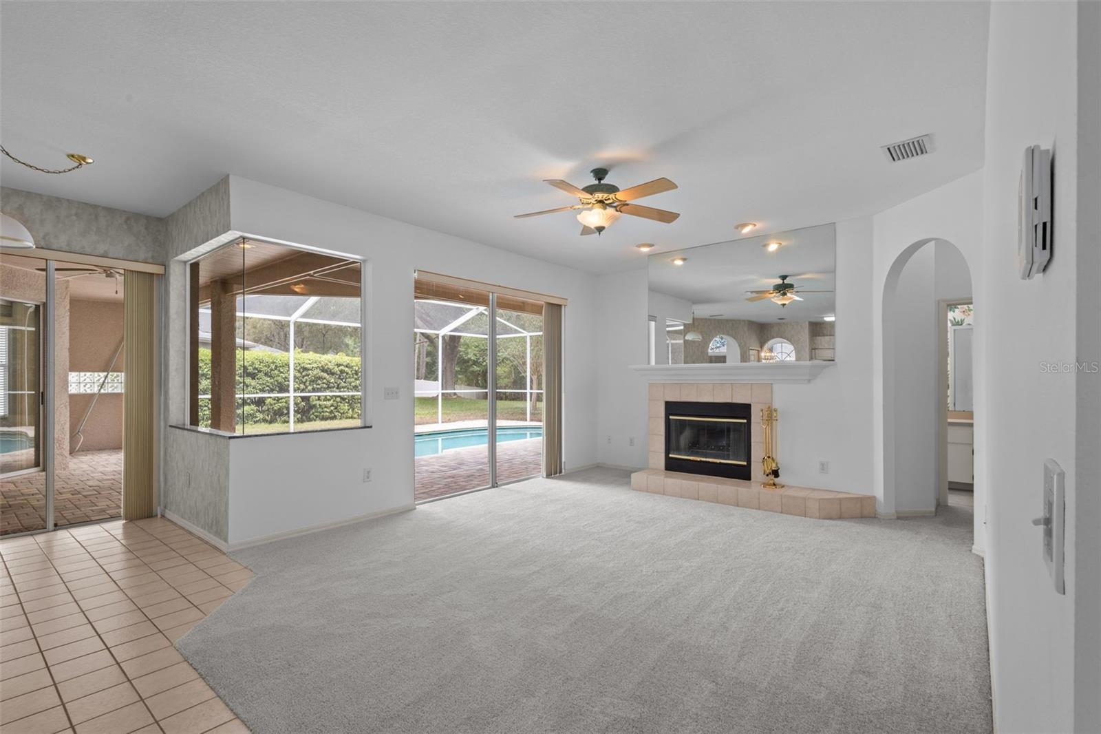 CALUSA TRACE UNIT FIVE PH - Residential