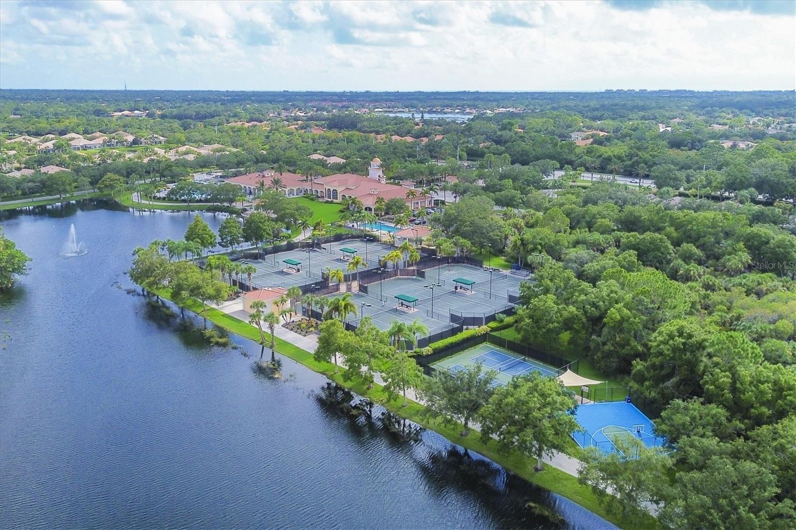 VILLAGEWALK - Residential