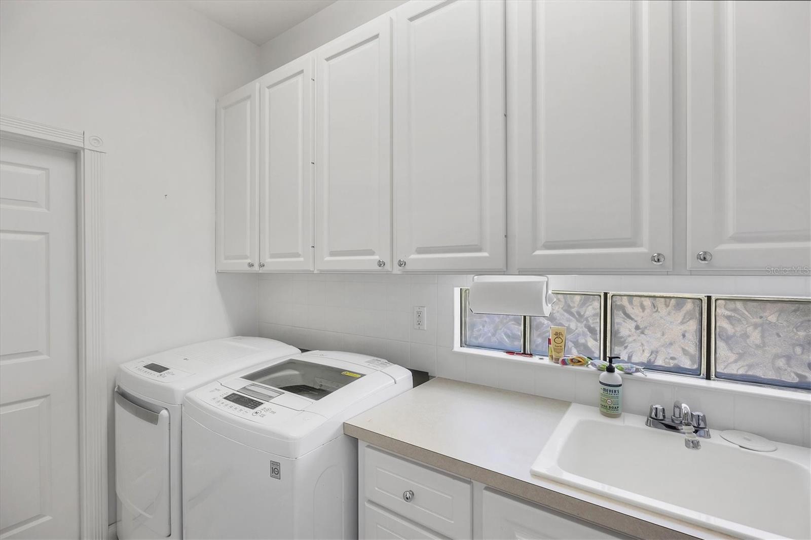 VILLAGEWALK - Residential