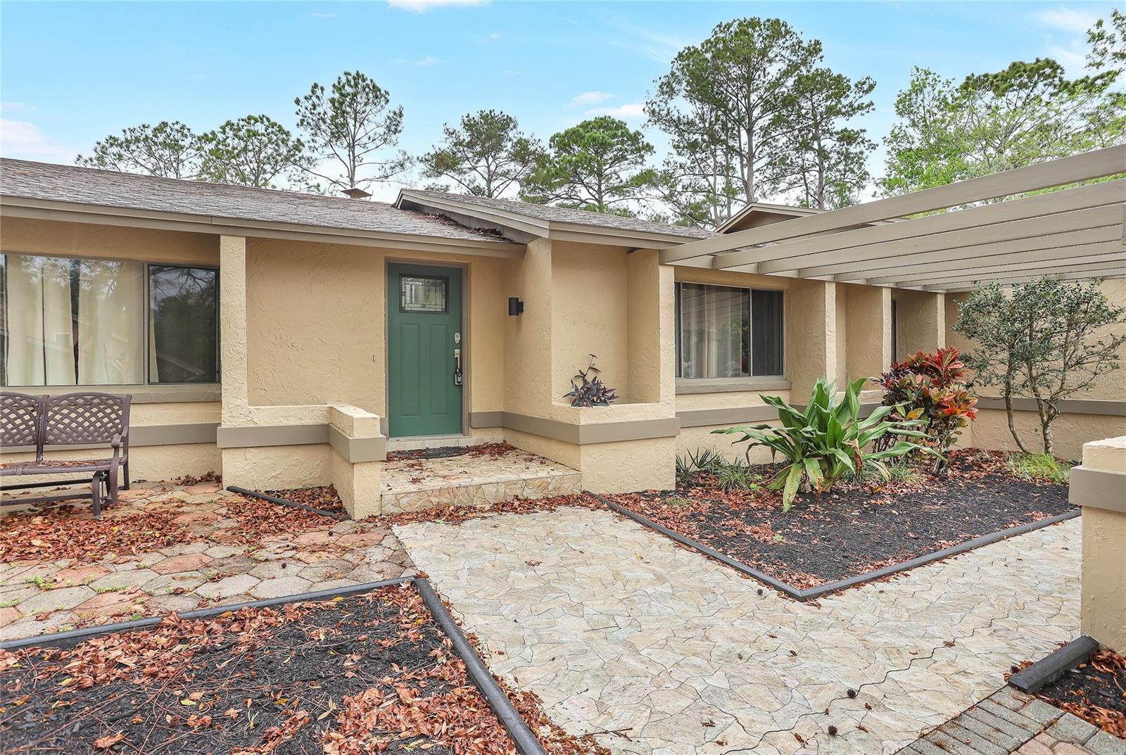 811 GATEHOUSE DRIVE