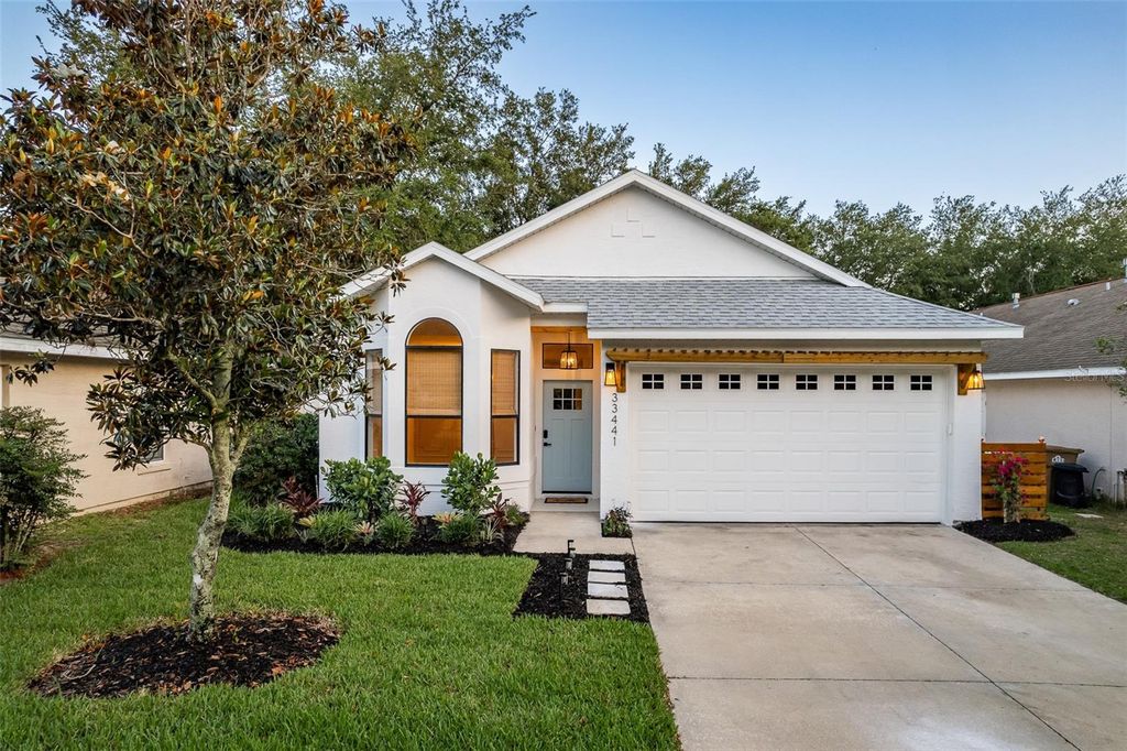 Photo of 33441 Irongate Drive, Leesburg, FL 34788 (MLS # G5112611)
