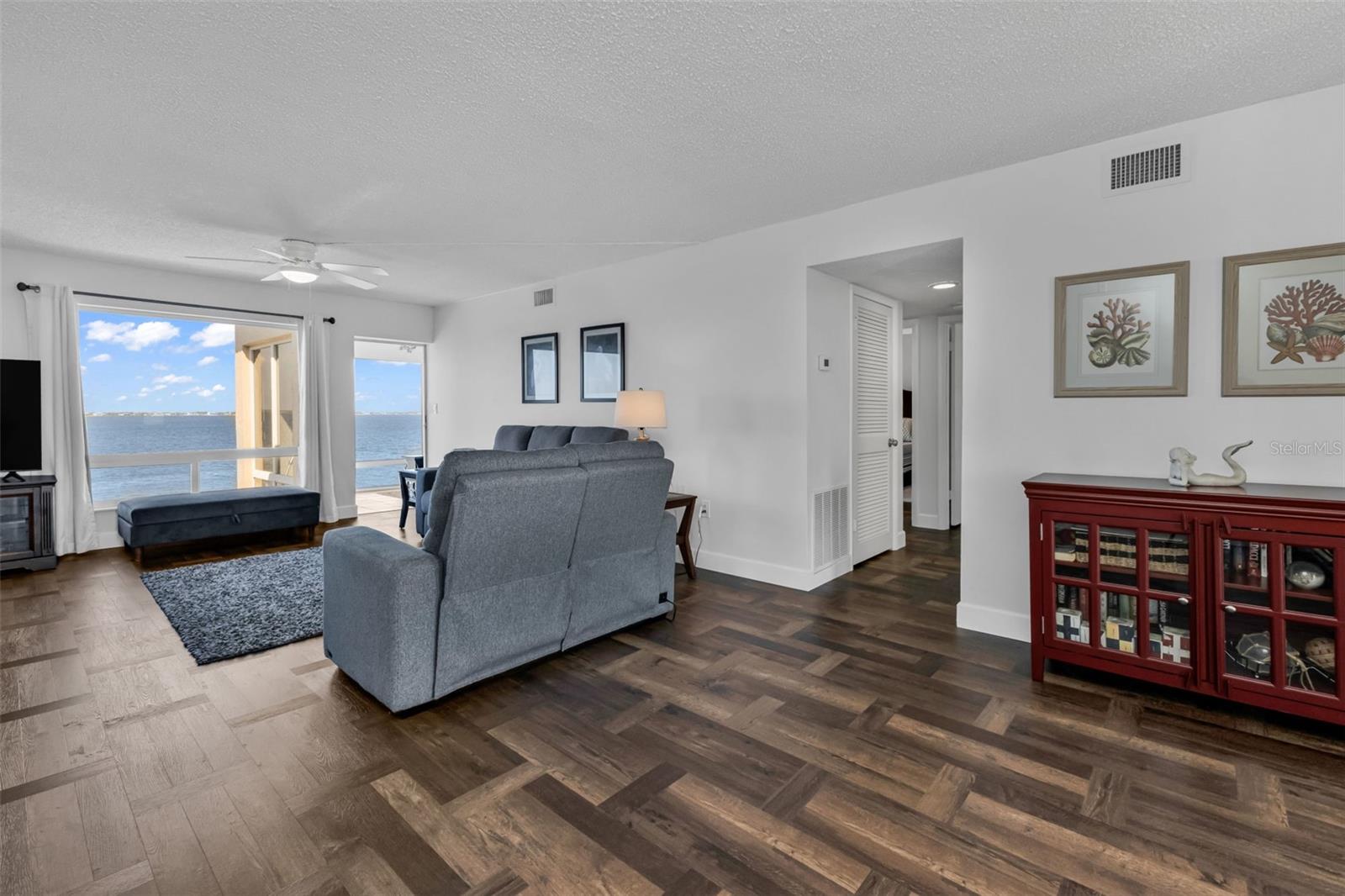 COLONY POINT - Residential