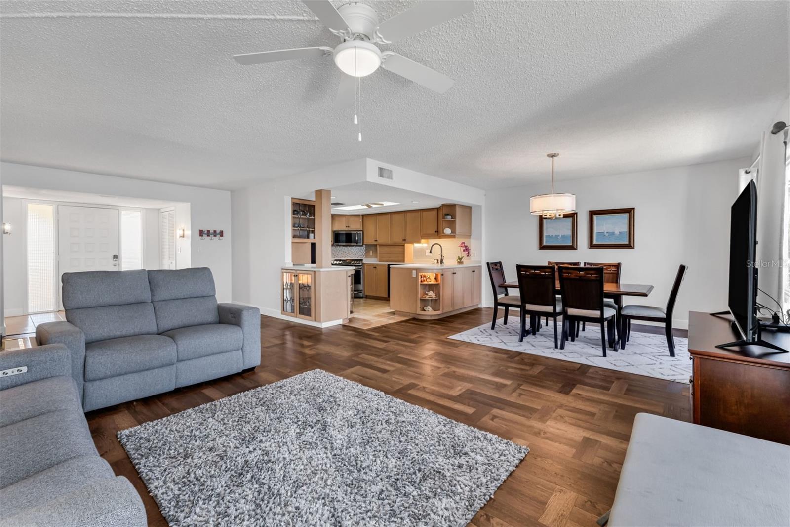 COLONY POINT - Residential