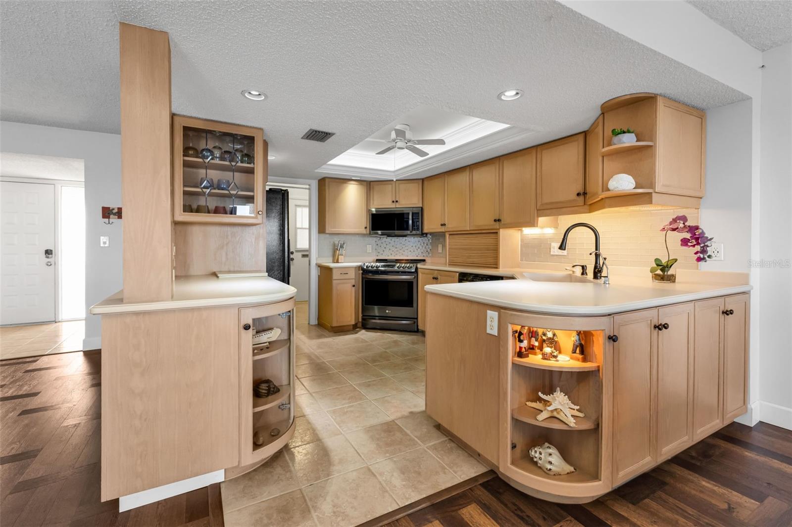 COLONY POINT - Residential