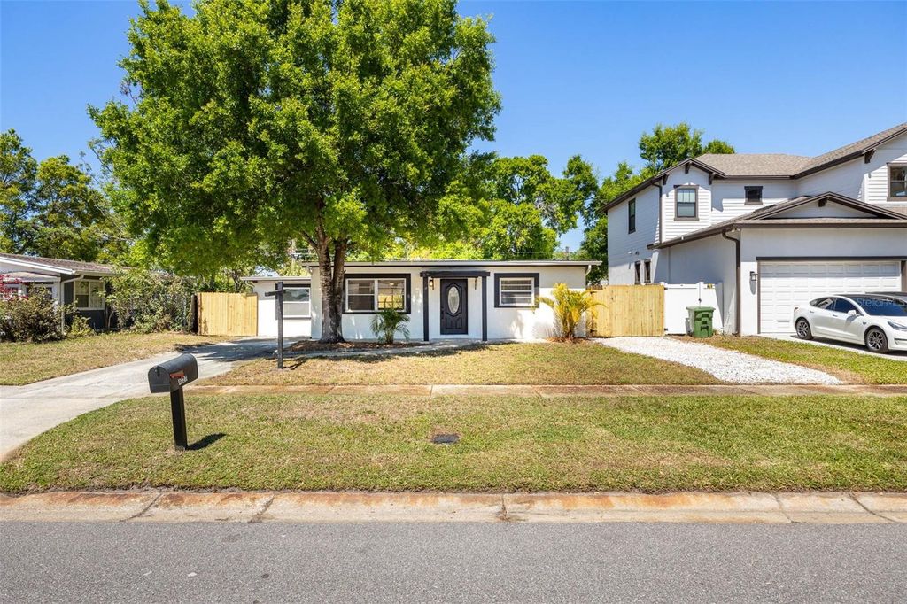 Photo of 4427 W Oklahoma Avenue, Tampa, FL 33616 (MLS # TB8488573)