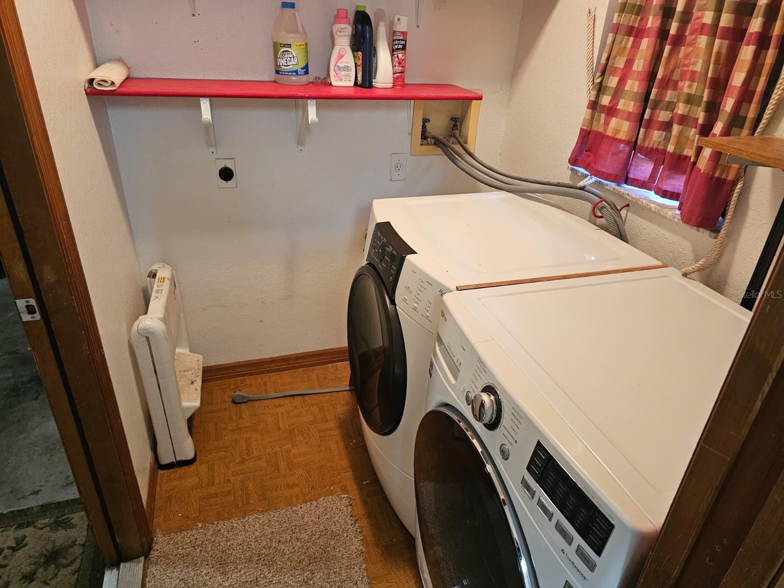 LAKE WEIR GARDENS - Residential