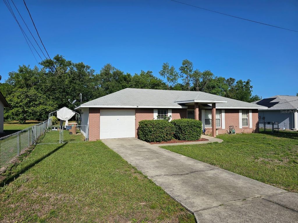 Photo of 11970 SE 74th Terrace, Belleview, FL 34420 (MLS # OM722554)