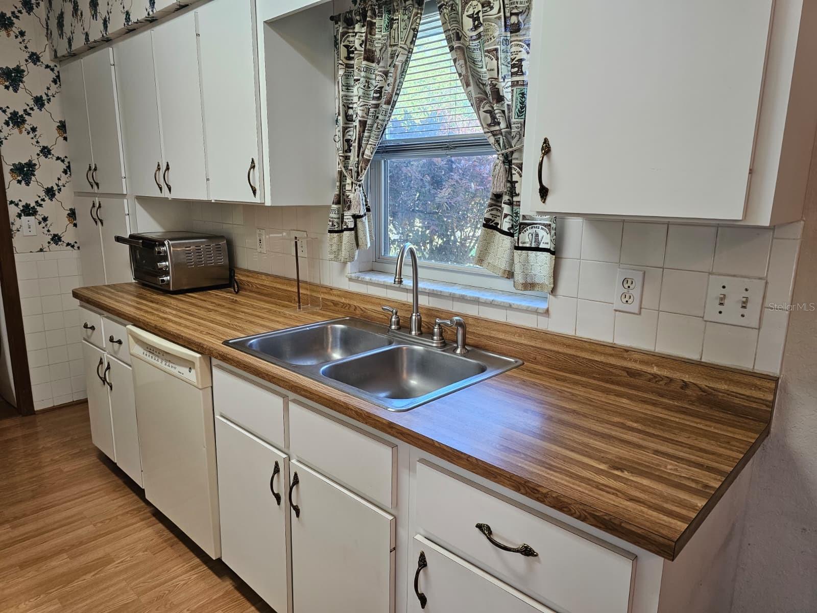 LAKE WEIR GARDENS - Residential