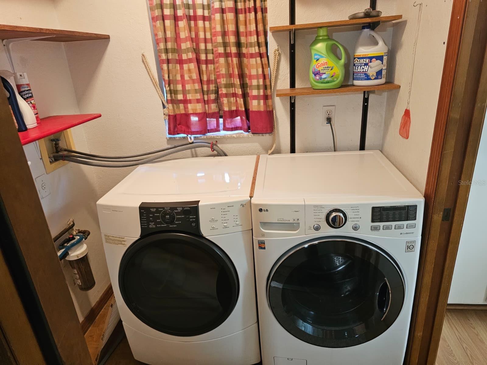 LAKE WEIR GARDENS - Residential