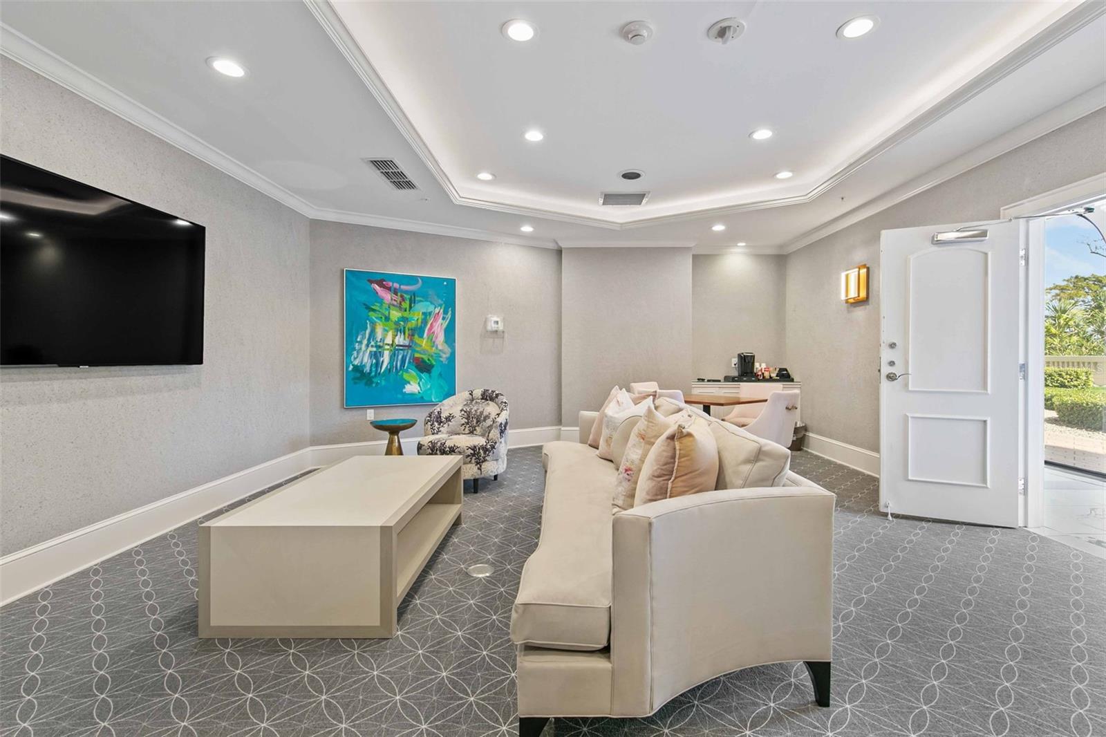 L AMBIANCE AT LONGBOAT KEY CLUB - Residential