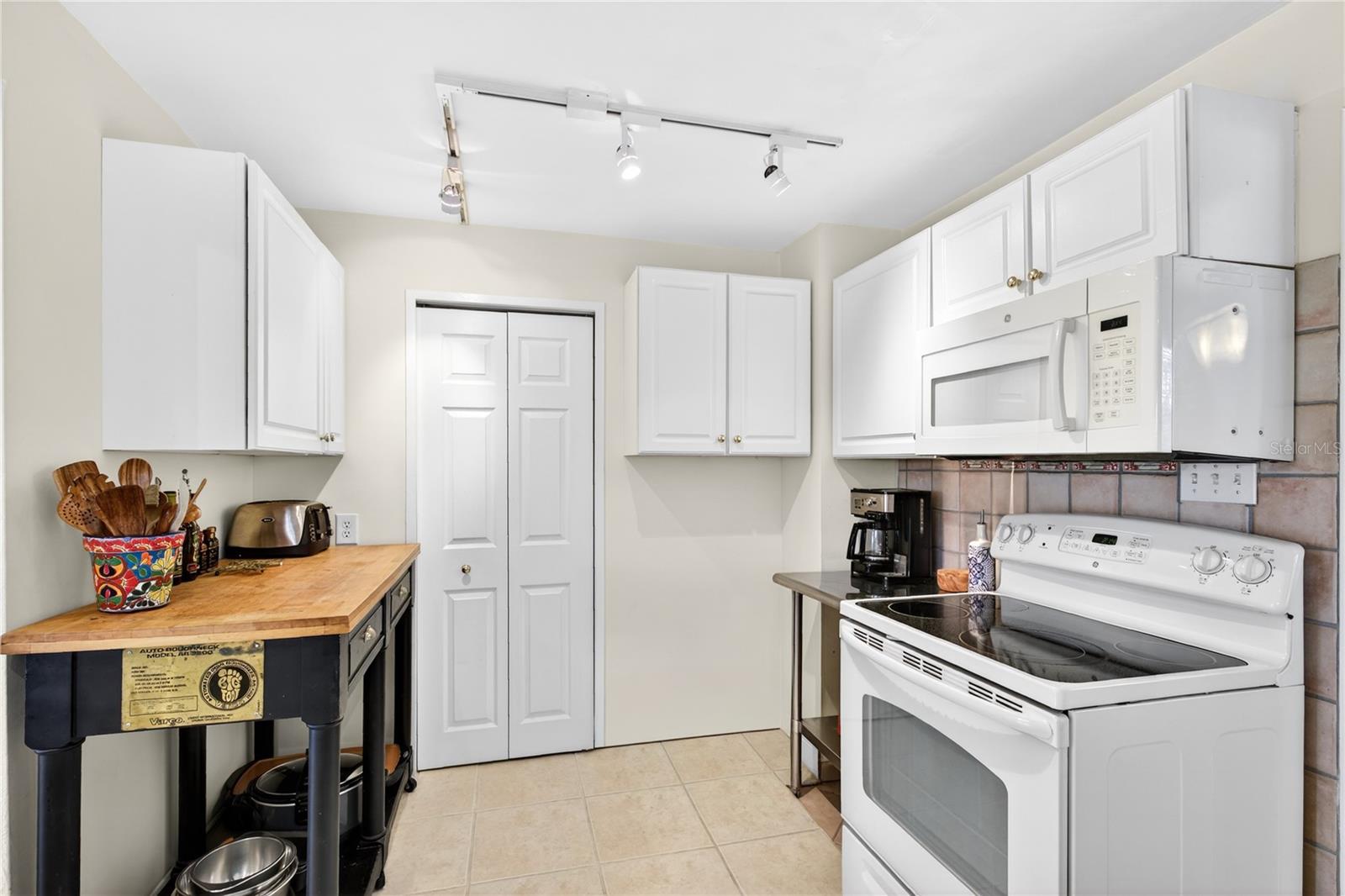 EUSTIS HILLCREST SUB - Residential