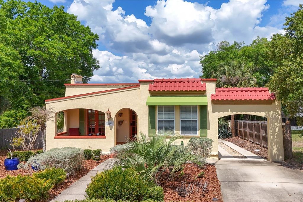 Photo of 809 Poinsettia Drive, Eustis, FL 32726 (MLS # O6389636)