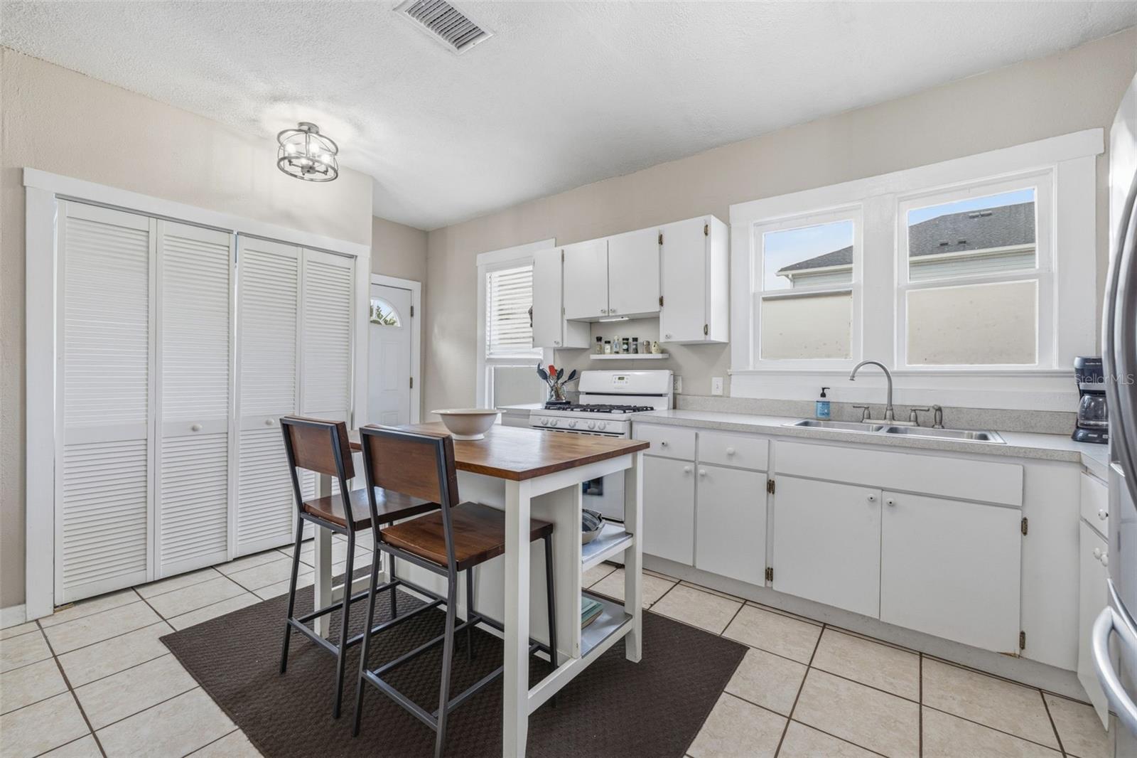 WEST LAND - Residential