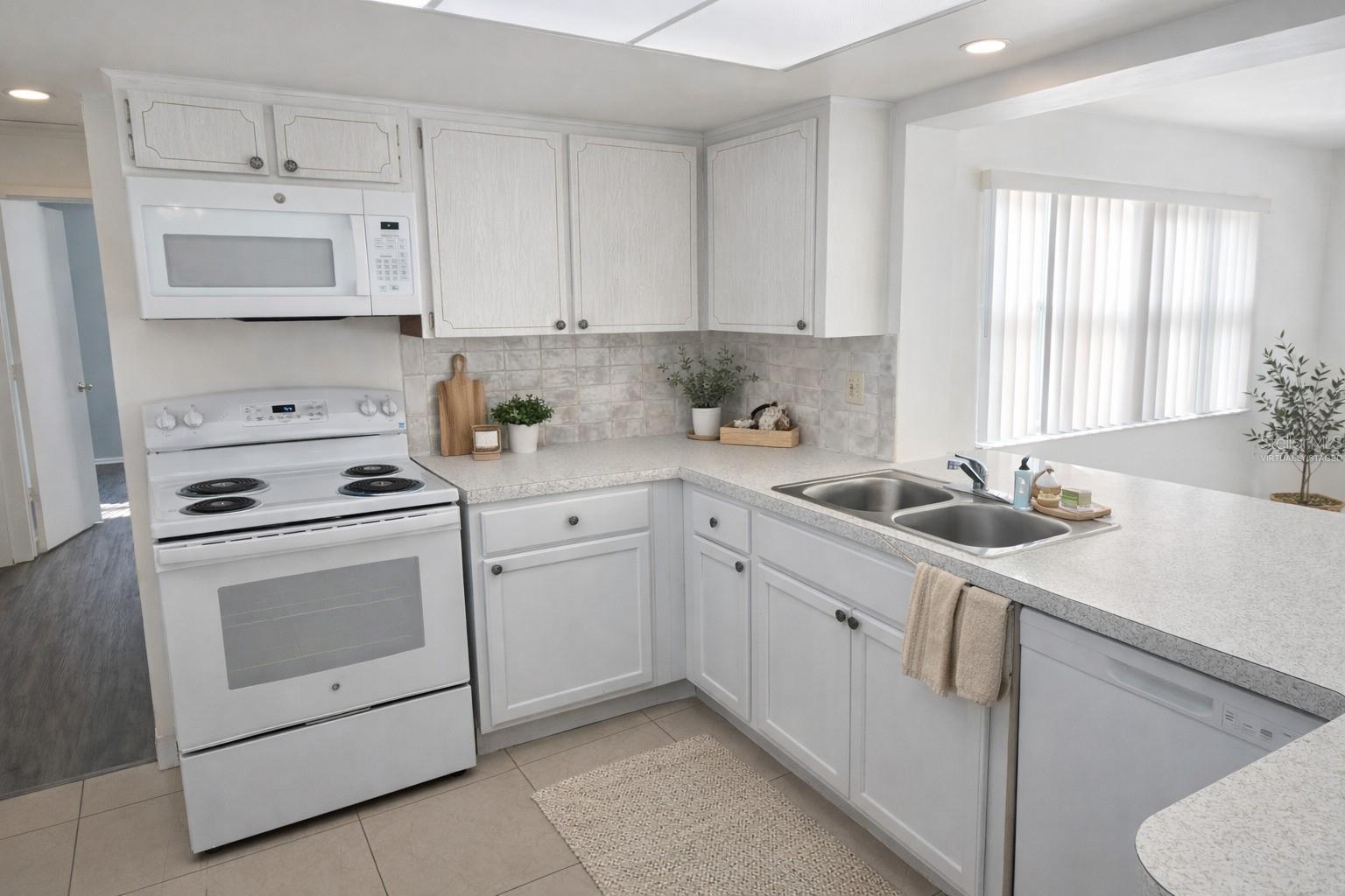 HOLIDAY PARK 6TH ADD - Residential