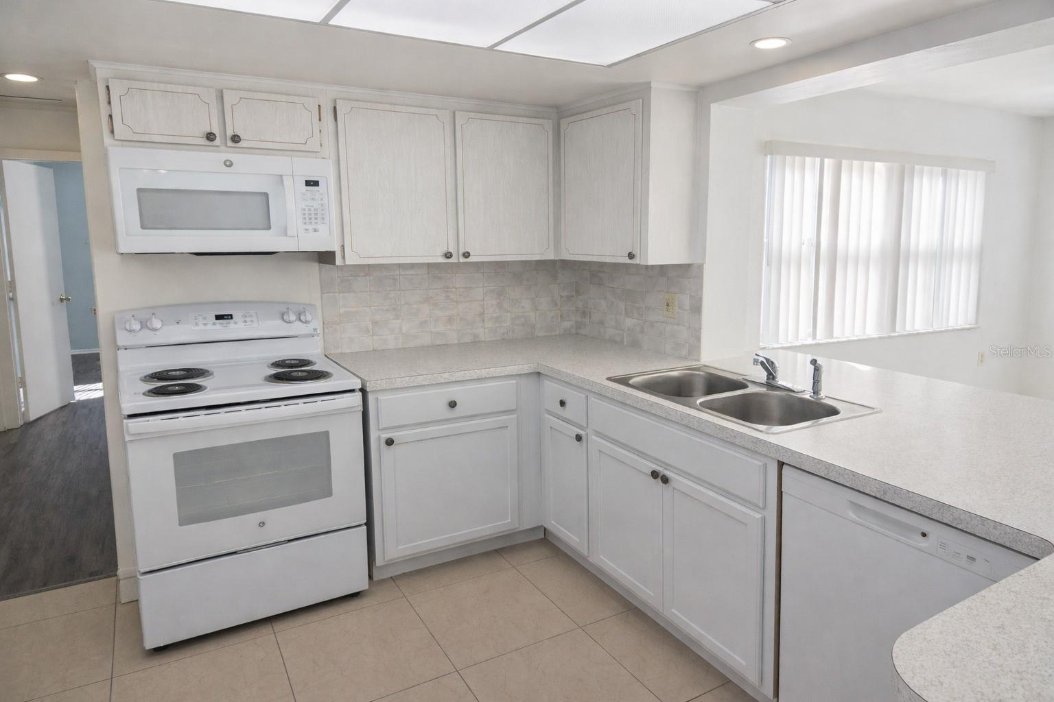 HOLIDAY PARK 6TH ADD - Residential