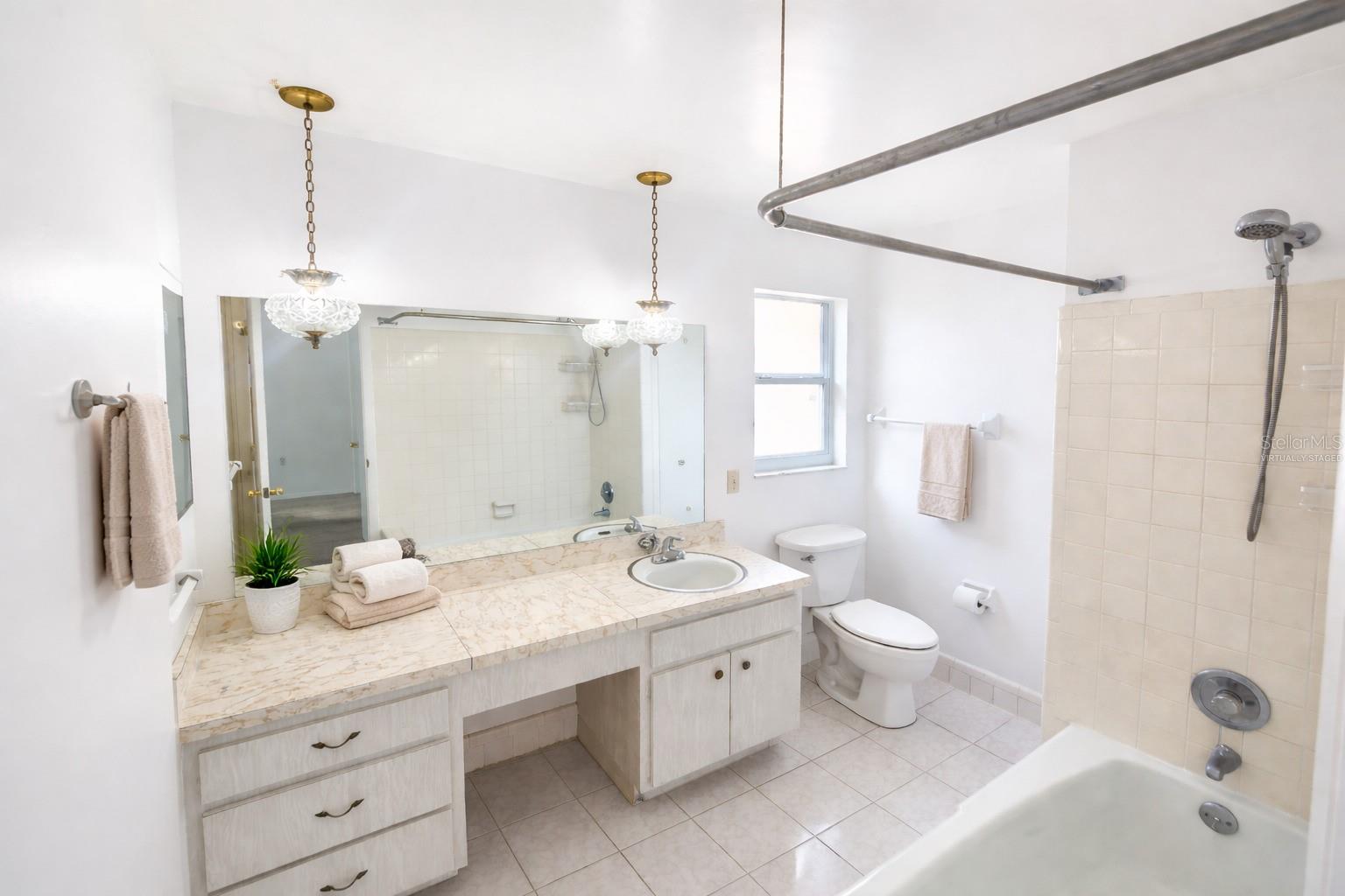 HOLIDAY PARK 6TH ADD - Residential