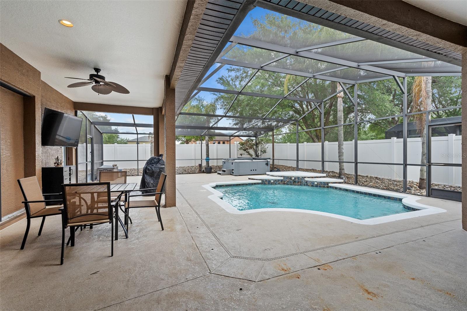 1059 NATURAL OAKS DRIVE