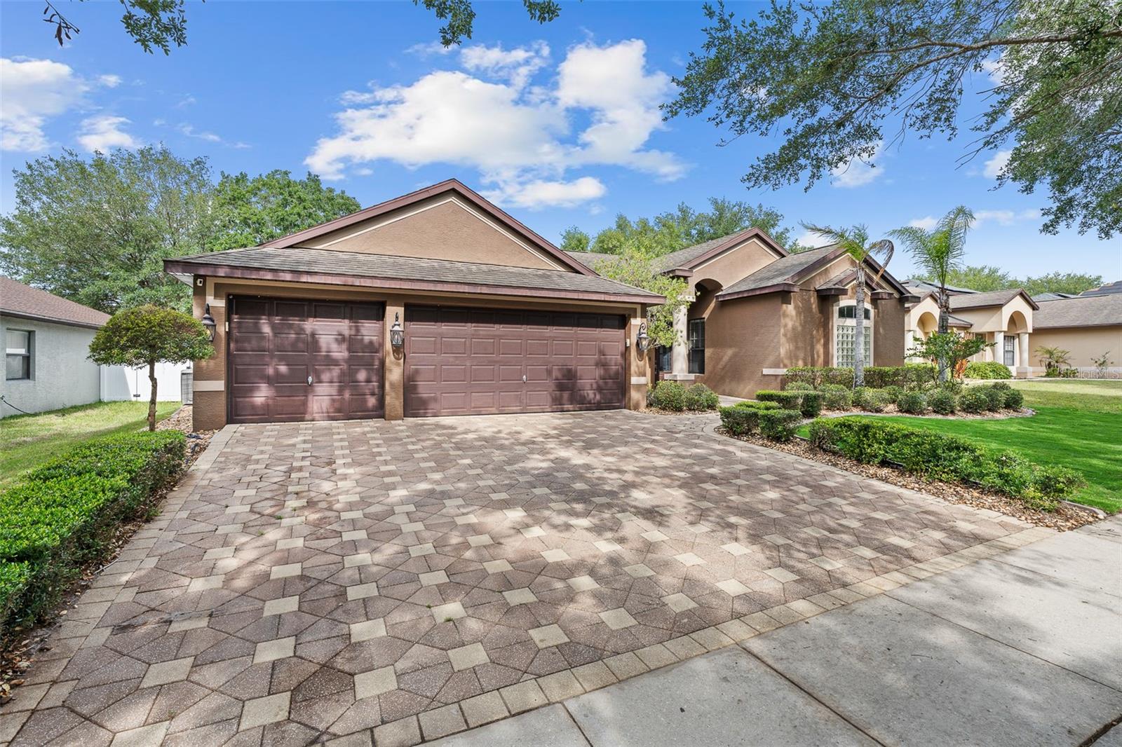 1059 NATURAL OAKS DRIVE