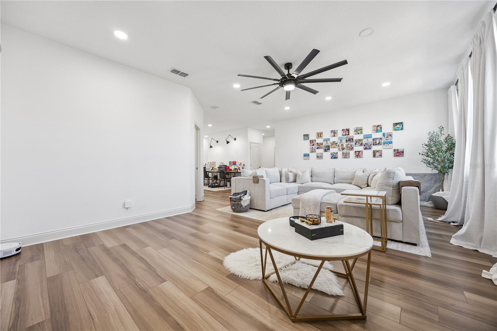 HIDEAWAY COVE AT OVIEDO PH 3 - Residential