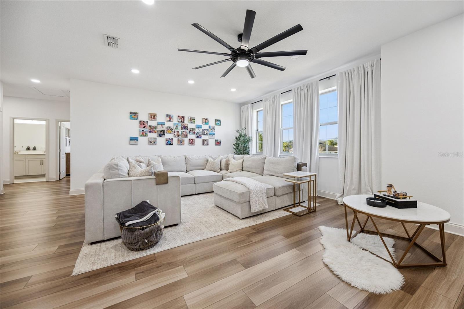 HIDEAWAY COVE AT OVIEDO PH 3 - Residential