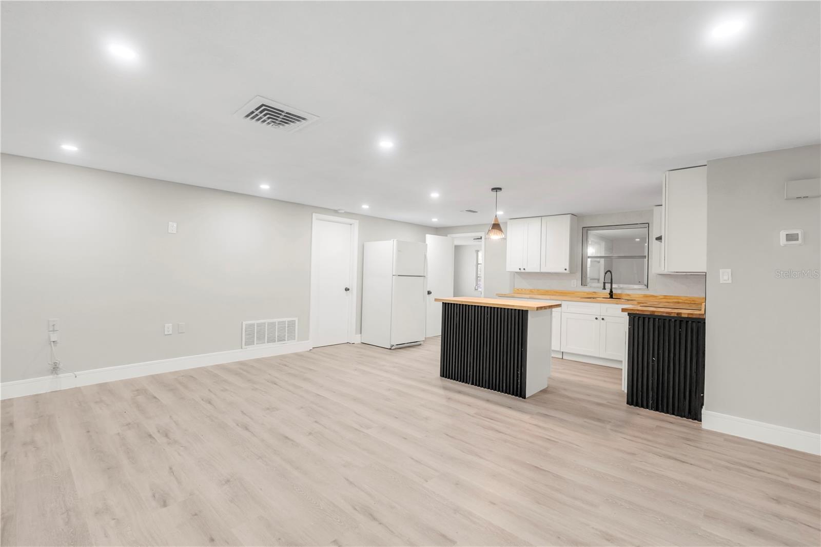9135 SUFFOLK LANE
