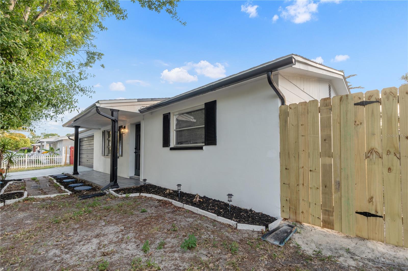 9135 SUFFOLK LANE