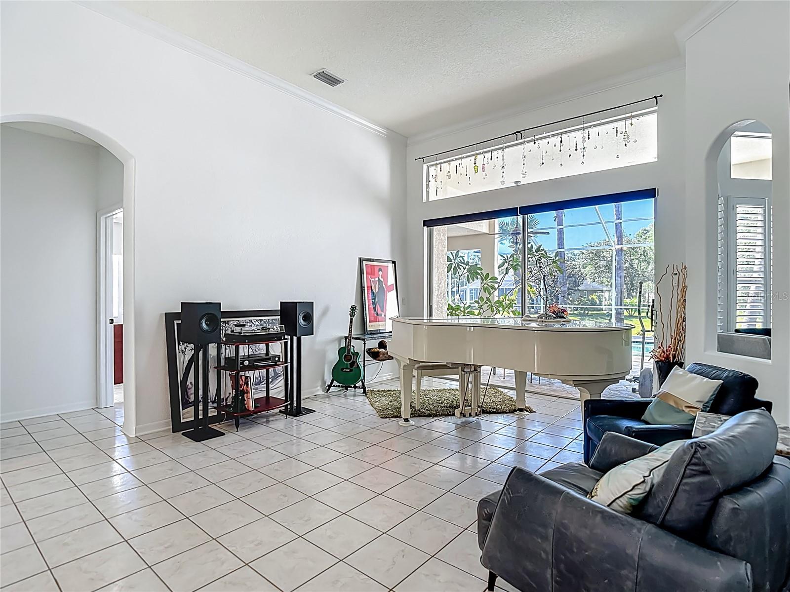 8511 PORTAGE AVENUE