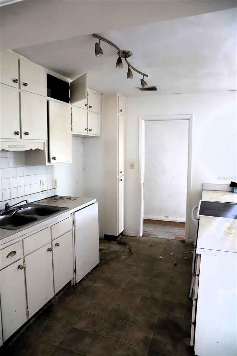 HIGHLAND COURT #3 HAWTHORNE - Residential